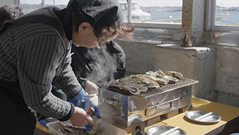 カキ小屋で昼食