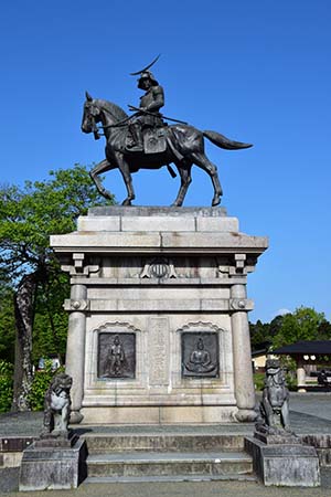 伊達政宗公騎馬像（本丸跡）